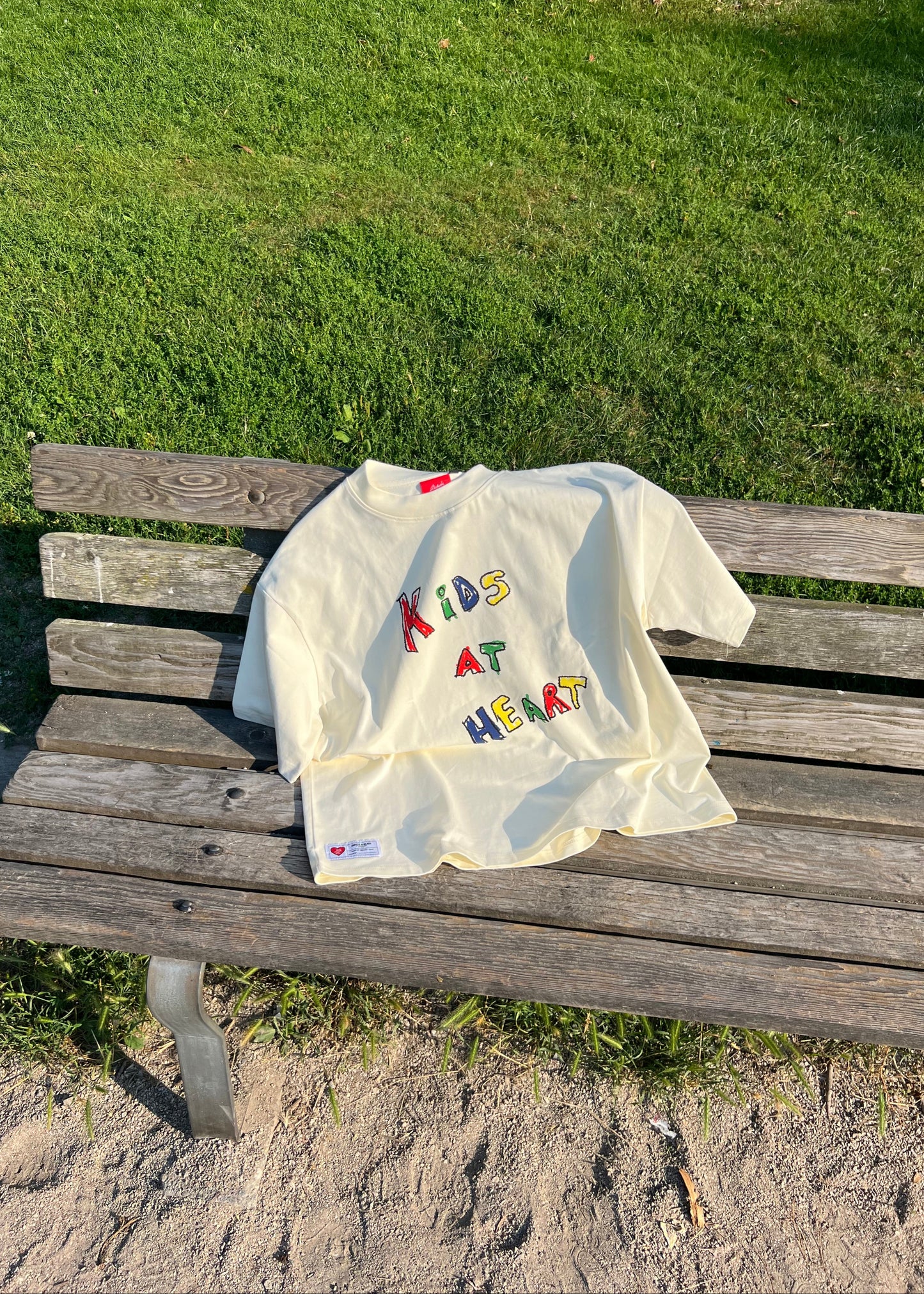 White bag with colorful letters on a wooden bench outdoors

Boxy tshirt, oversized tshirt, drop shoulder, organic cotton, cotton, heavy weight tshirt, breathable tshirt, streetwear tshirt, streetwear, street fashion, drmers club, screen print, screen printing, vancouver brand, clothing brand, high street fashion
